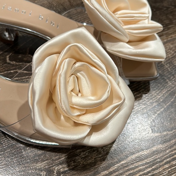 Gianni Bini Alana Clear Flower Dress Sandals - Picture 5 of 10